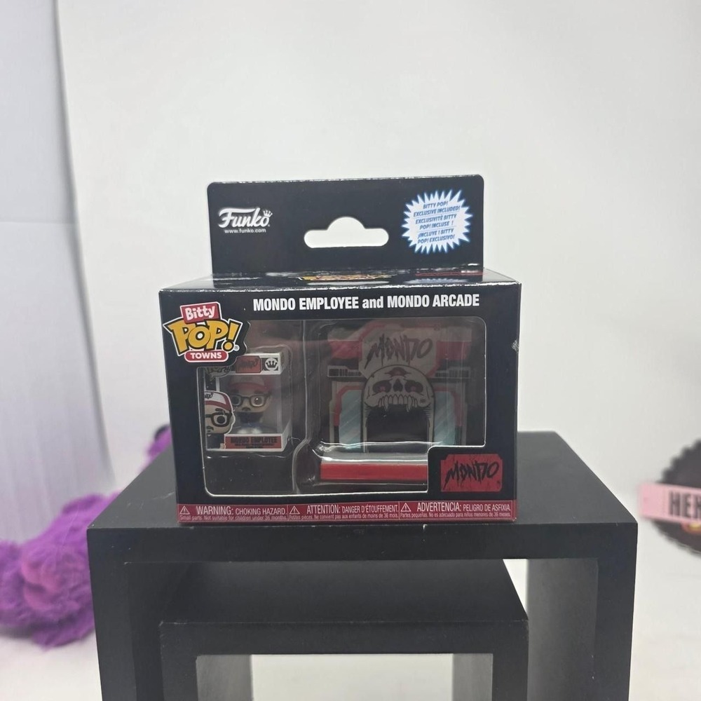 funko Bitty Pop! Towns Mondo Employee & Mondo Arcade